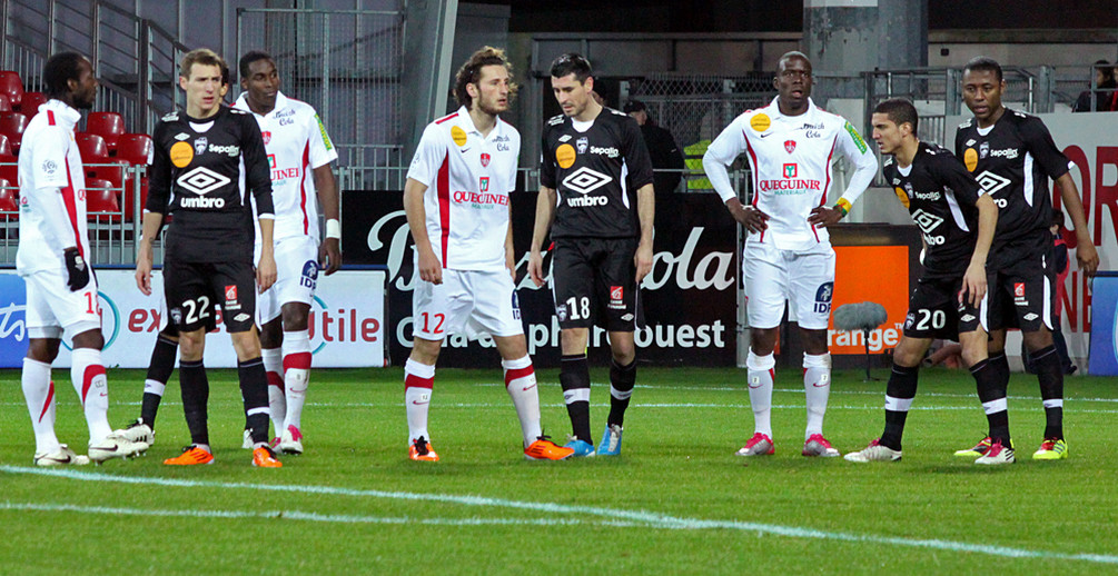 P&eacute;nalis&eacute;e par la blessure de Brison, l&rsquo;ASNL termine &agrave; dix et perd un point&nbsp;(photo&nbsp;J.-L. Boutruche / SB29.com).