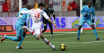 La frappe de F&eacute;ret va terminer au fond des filets.