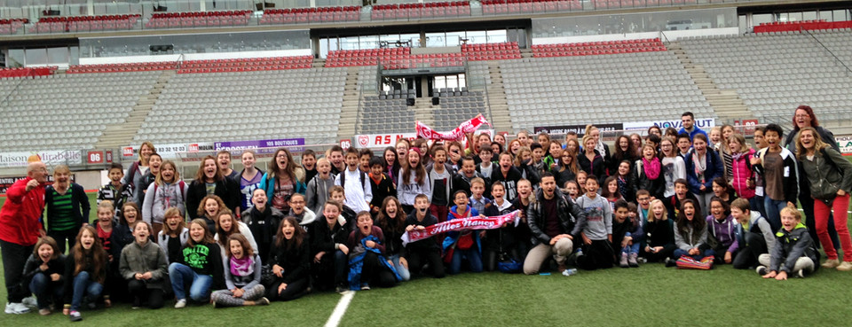 Des élèves étudient le stade
