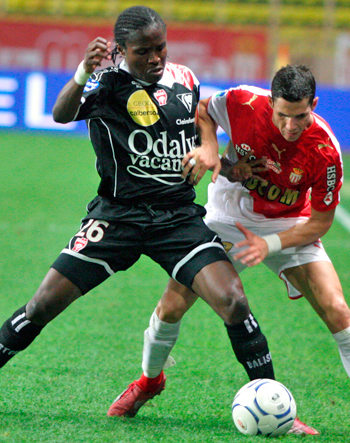 Milieu de 2005 à 09 & de 2010 à 11 (127 matchs, 4 buts)